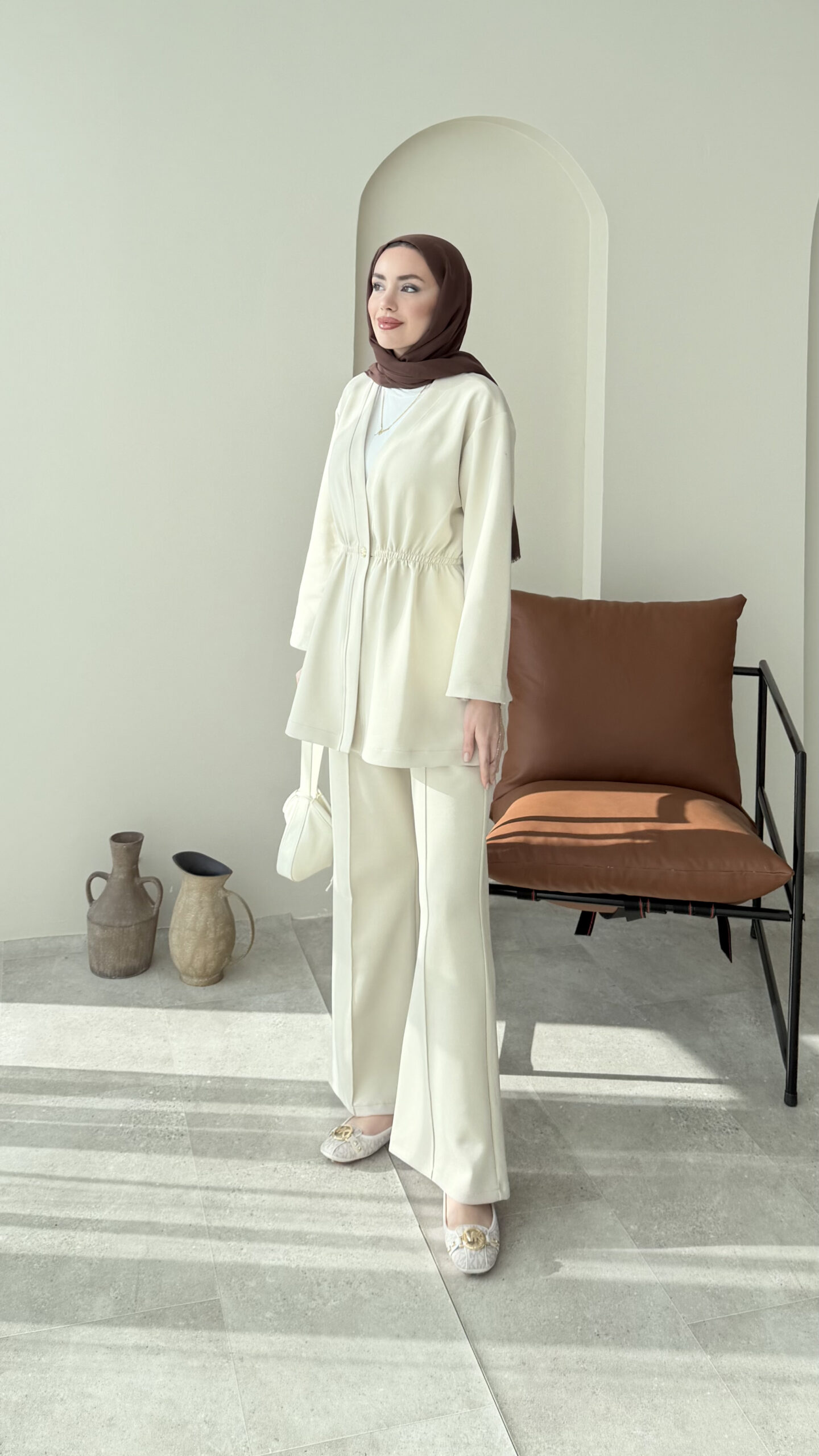 1764080265_0_6925ba89c5a70.jpg Perla Düğmeli Scuba Takım - Taş - Görsel 1