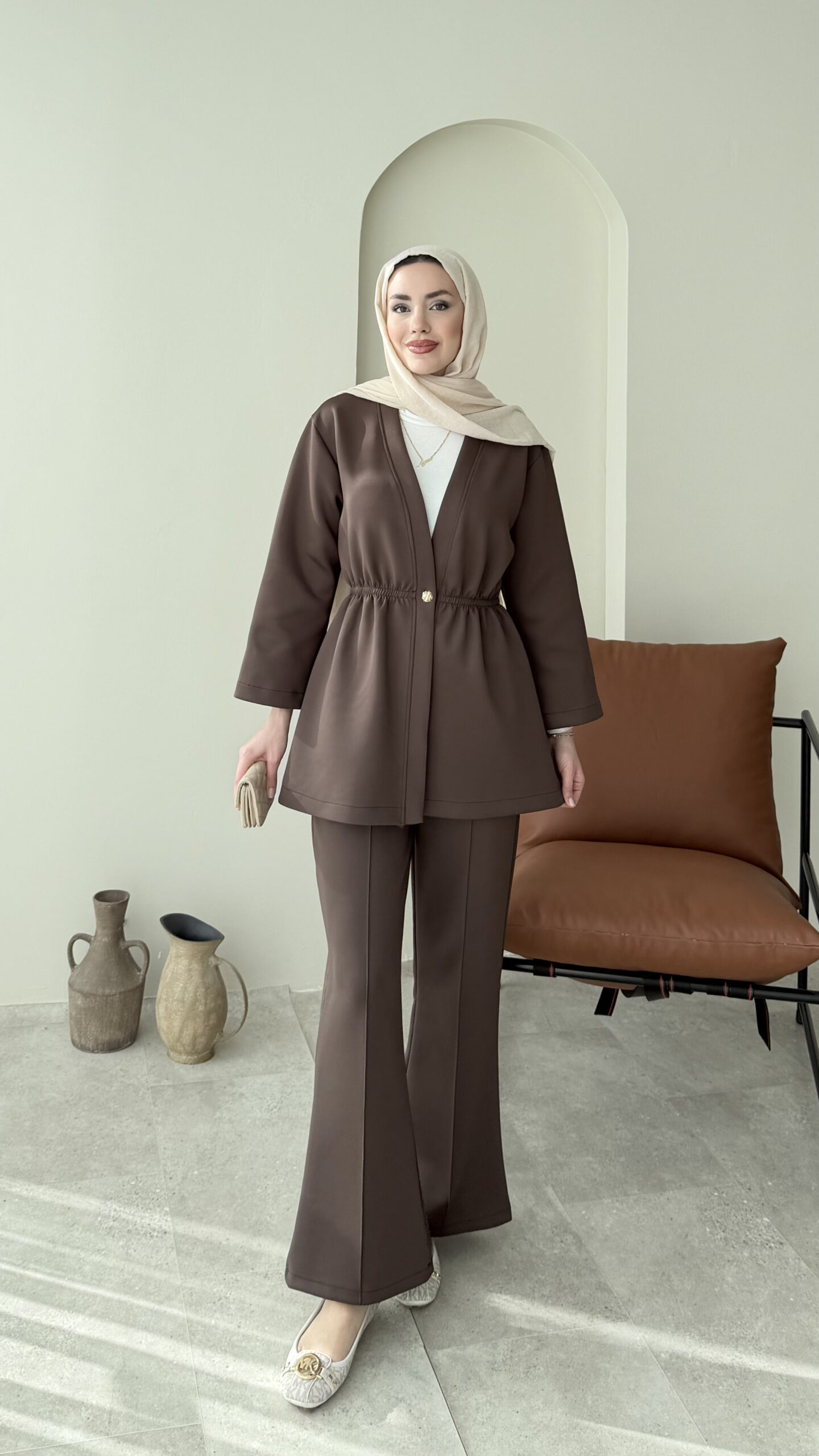 1764084808_0_6925cc4839700.jpg Perla Düğmeli Scuba Takım - Koyu Kahve - Görsel 1