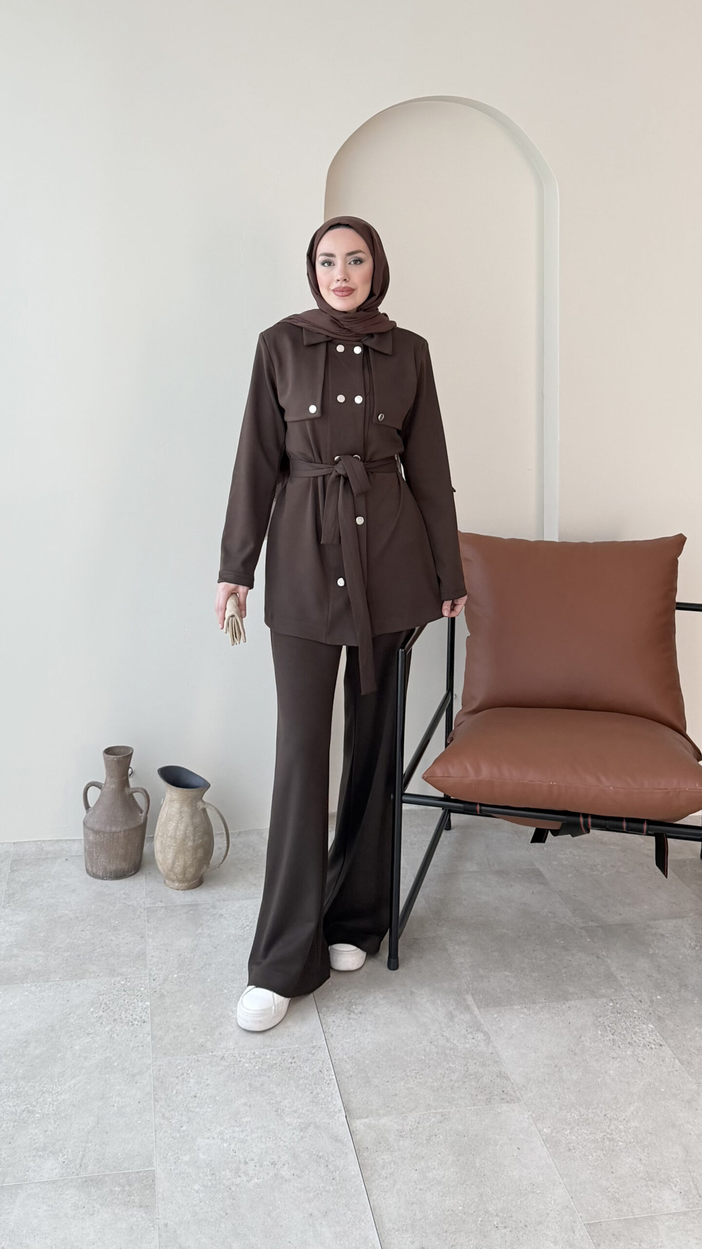 1764106656_0_692621a09e6c7.jpg Luvi Düğmeli Oyşo Takım - Koyu Kahve - Görsel 1