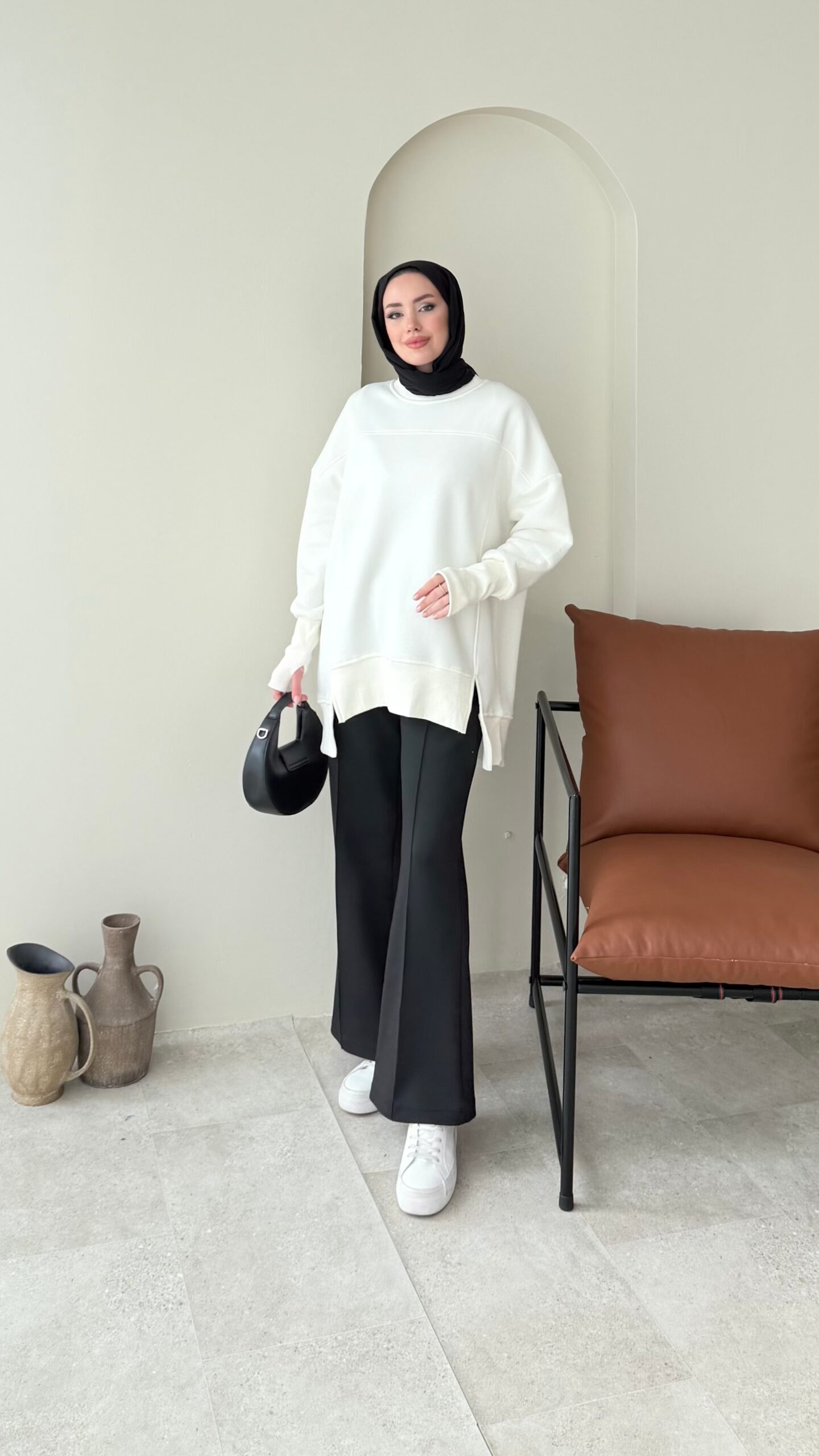 image_1950-2560-scaled-3.jpg Efin Kesimli Sweat - Beyaz - Görsel 1