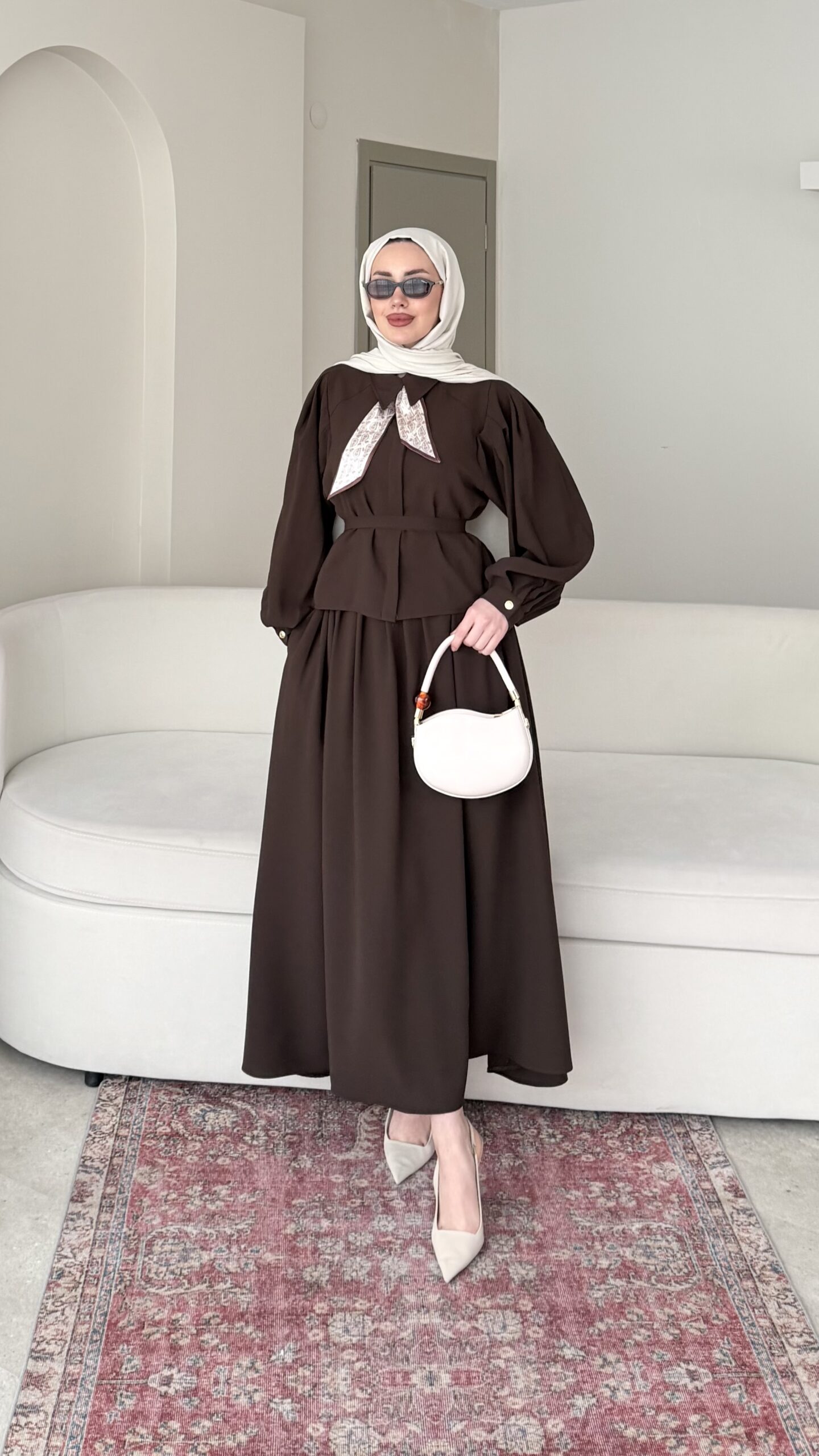 1772324682_0_69a3874aef47d.jpeg Sibil Fularlı Takım - Kahve - Görsel 1